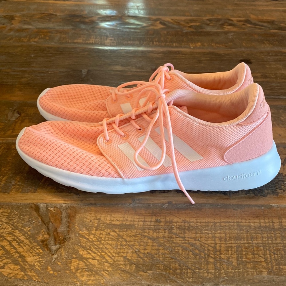 Barely worn Adidas Cloudform tennis shoes in ladies Size 10